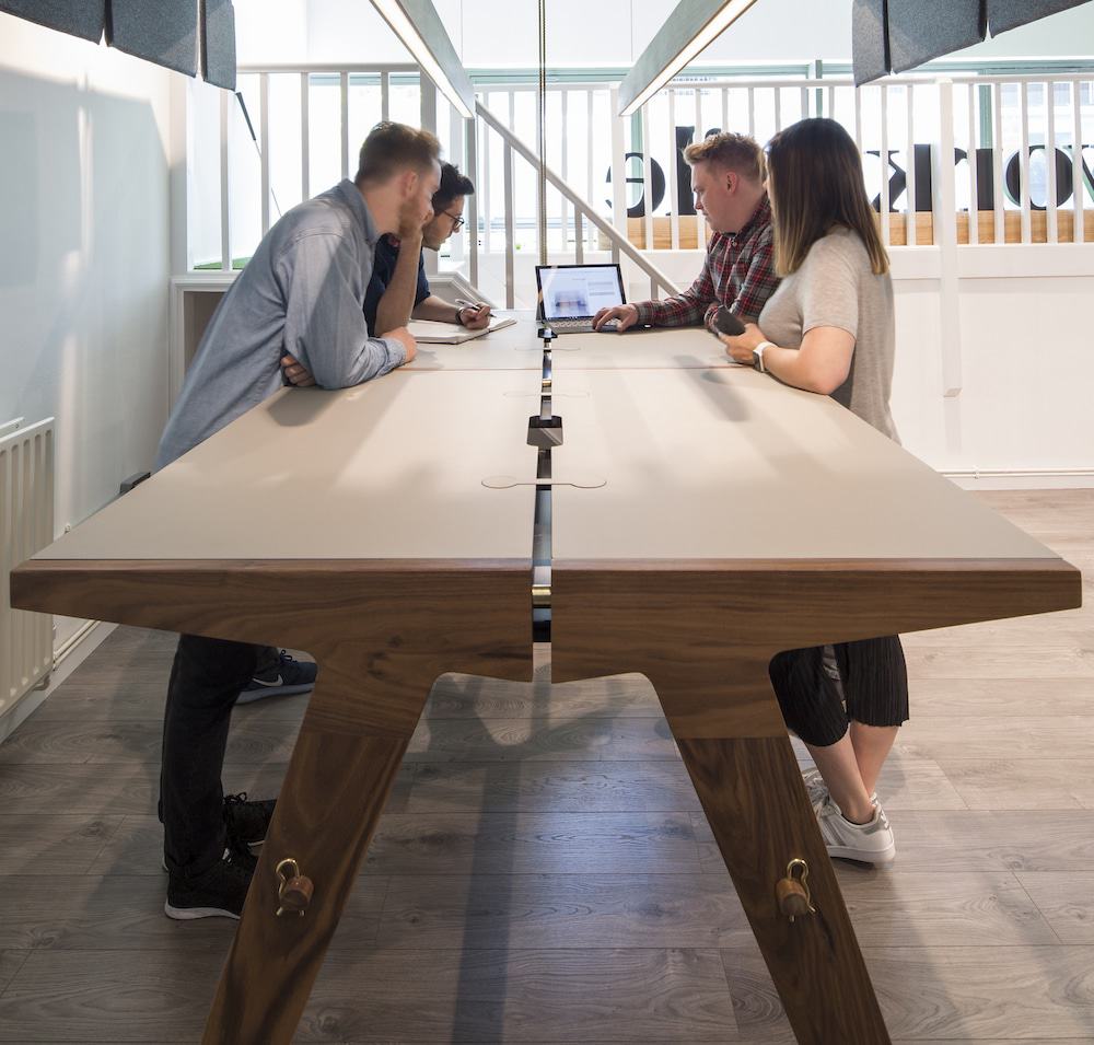 Employees collaborating around a Mutu 750 table