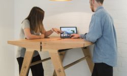 Two workers collaborating at a Mutu 1100 desk