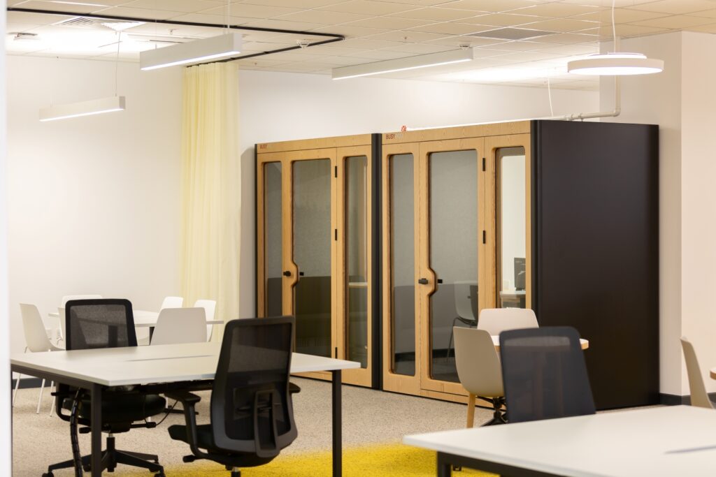 7 Reasons Why Acoustic Pods are Cheaper than Building Traditional Meeting Rooms